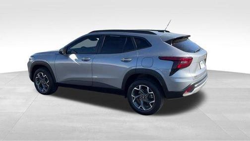 Sterling Gray Metallic 2025 Chevrolet Trax LT