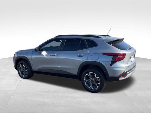 Sterling Gray Metallic 2025 Chevrolet Trax LT