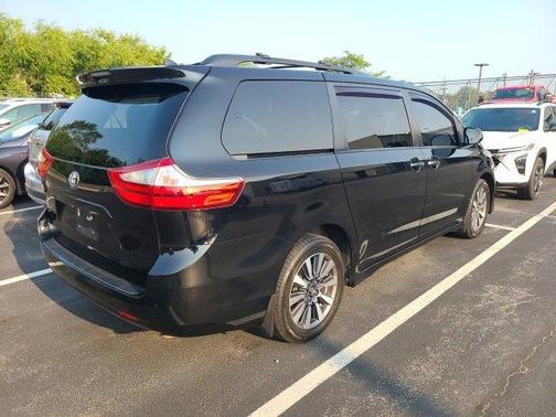 2018 Toyota Sienna XLE