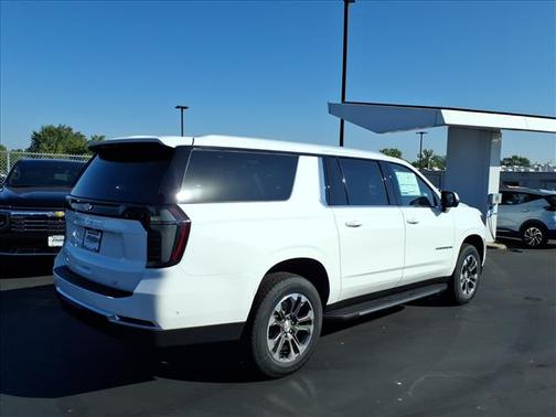 2026 Chevrolet Suburban LT