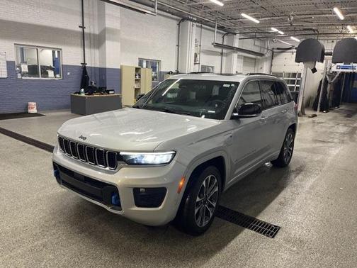 2022 Jeep Grand Cherokee 4xe Overland