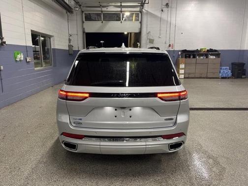 2022 Jeep Grand Cherokee 4xe Overland