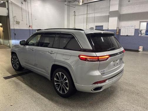 2022 Jeep Grand Cherokee 4xe Overland