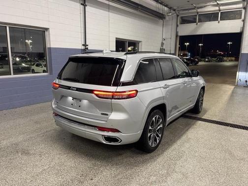 2022 Jeep Grand Cherokee 4xe Overland