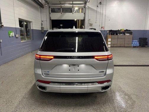 2022 Jeep Grand Cherokee 4xe Overland