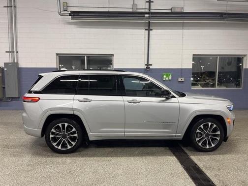 2022 Jeep Grand Cherokee 4xe Overland