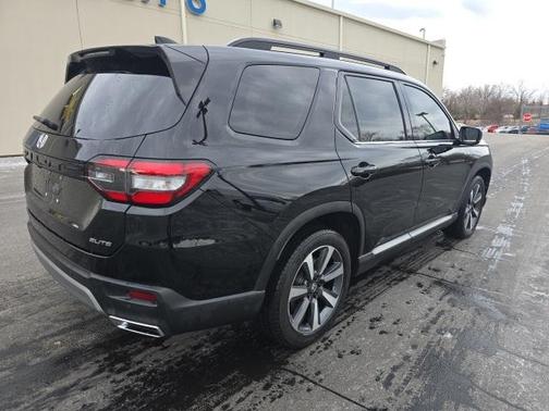 2023 Honda Pilot Elite
