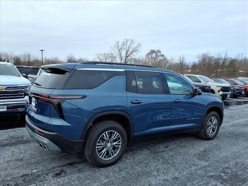 2025 Chevrolet Traverse LT