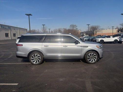 2023 Lincoln Navigator L Reserve