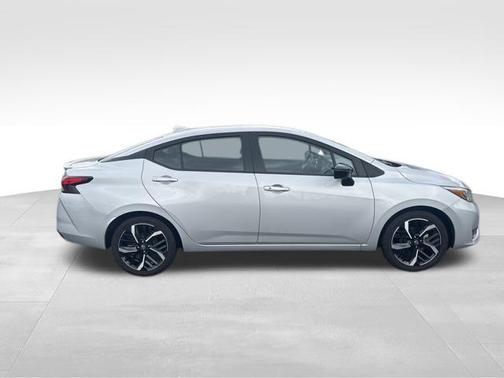 2024 Nissan Versa 1.6 SR