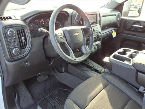 Summit White 2026 Chevrolet Silverado 2500 Custom