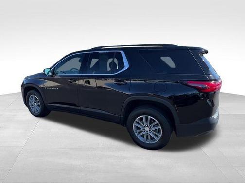 Mosaic Black Metallic 2023 Chevrolet Traverse LT Cloth