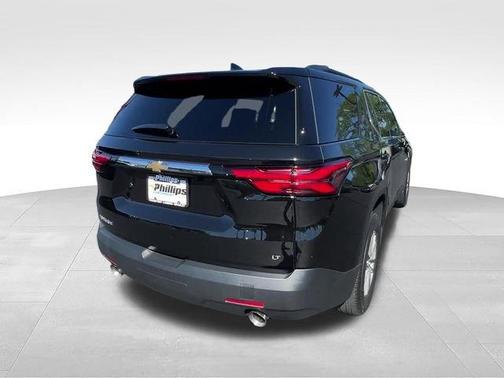 Mosaic Black Metallic 2023 Chevrolet Traverse LT Cloth