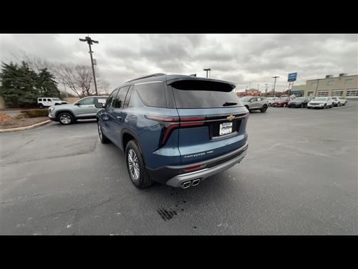 2025 Chevrolet Traverse LT