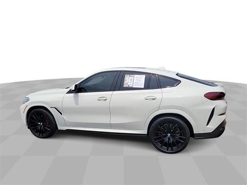 2021 BMW X6 M50i