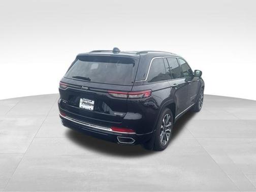 Midnight Sky 2023 Jeep Grand Cherokee Overland