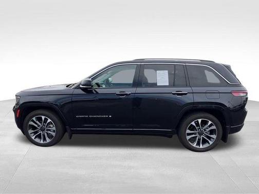 Midnight Sky 2023 Jeep Grand Cherokee Overland