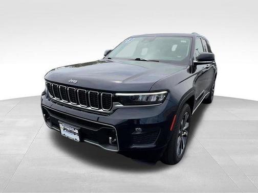 Midnight Sky 2023 Jeep Grand Cherokee Overland