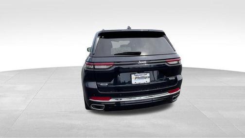 Midnight Sky 2023 Jeep Grand Cherokee Overland