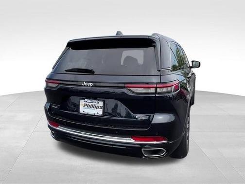 Midnight Sky 2023 Jeep Grand Cherokee Overland