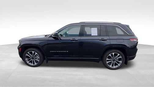 Midnight Sky 2023 Jeep Grand Cherokee Overland