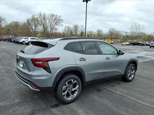 Sterling Gray Metallic 2026 Chevrolet Trax LT