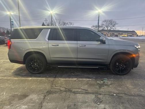 2024 Chevrolet Suburban LT