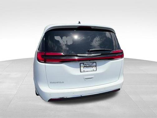 Bright White Clearcoat 2024 Chrysler Pacifica Touring-L