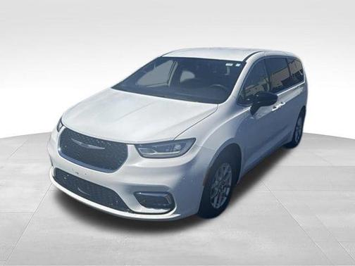 Bright White Clearcoat 2024 Chrysler Pacifica Touring-L