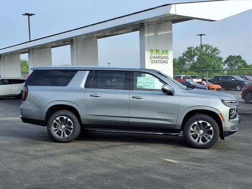 2025 Chevrolet Suburban LT