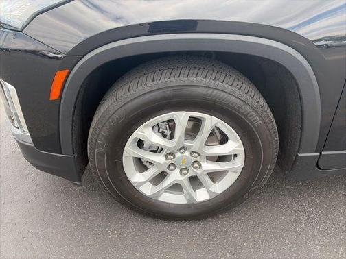 Mosaic Black Metallic 2022 Chevrolet Traverse LS