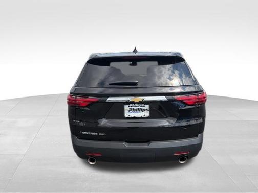 Mosaic Black Metallic 2022 Chevrolet Traverse LS