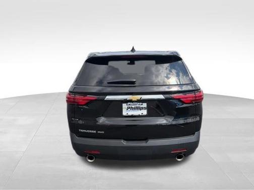 Mosaic Black Metallic 2022 Chevrolet Traverse LS