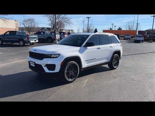2025 Jeep Grand Cherokee Laredo