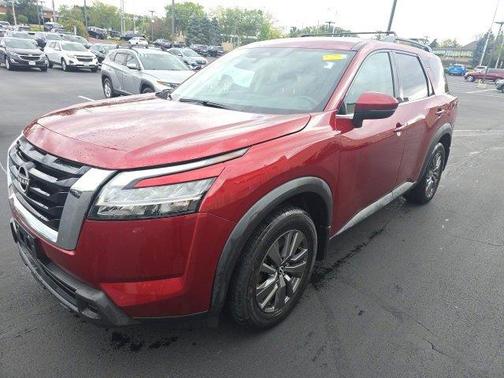2022 Nissan Pathfinder SV