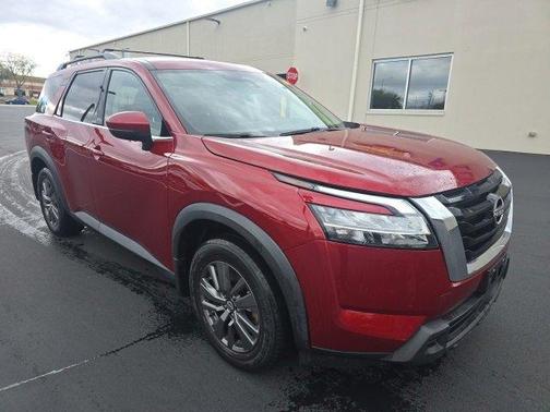 2022 Nissan Pathfinder SV