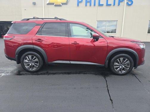 2022 Nissan Pathfinder SV