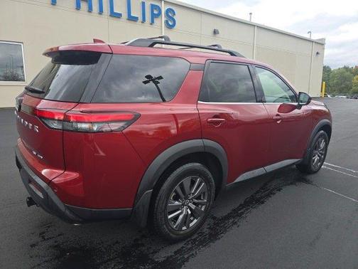2022 Nissan Pathfinder SV