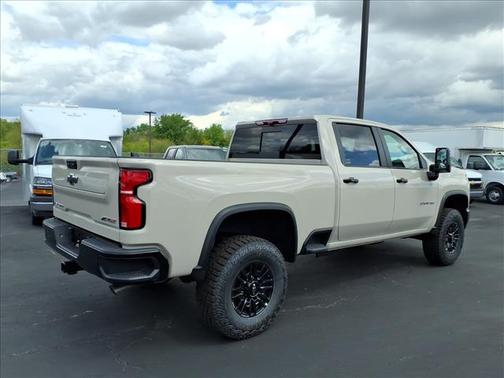 White Sand 2026 Chevrolet Silverado 2500 ZR2