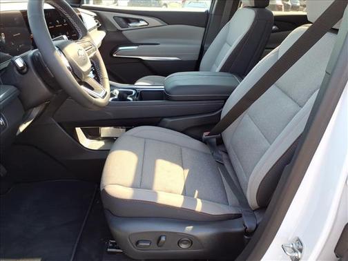 Summit White 2026 Chevrolet Traverse LT