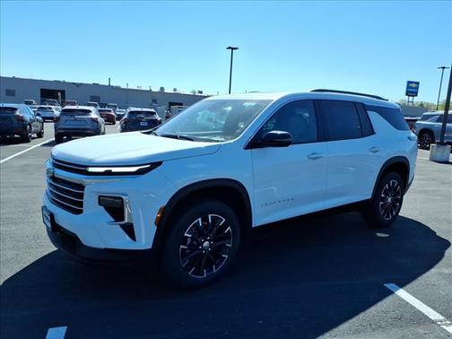 Summit White 2026 Chevrolet Traverse LT