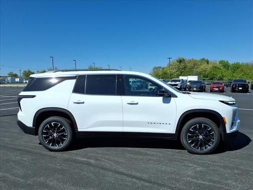 Summit White 2026 Chevrolet Traverse LT