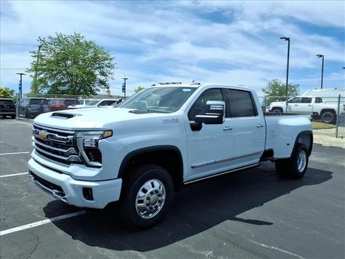 Polar White 2026 Chevrolet Silverado 3500 High Country
