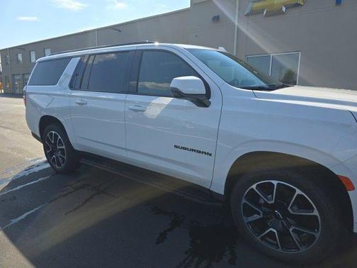 2023 Chevrolet Suburban RST