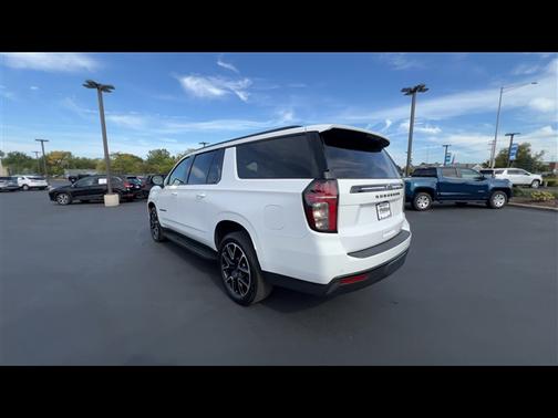 2023 Chevrolet Suburban RST