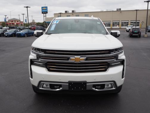 Photo 2 of 31 of 2019 Chevrolet Silverado 1500 High Country