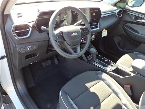 Summit White 2026 Chevrolet Trailblazer LT