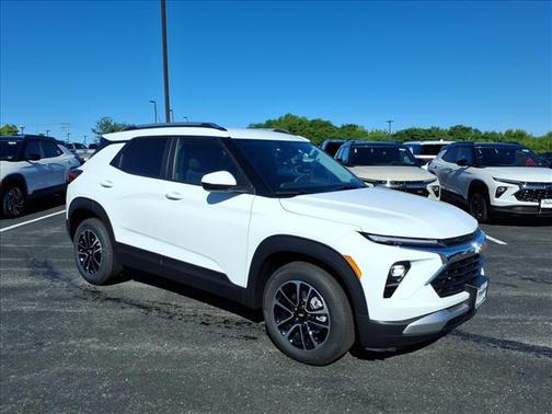 Summit White 2026 Chevrolet Trailblazer LT