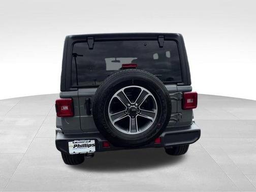Sting Gray Clearcoat 2023 Jeep Wrangler Sahara