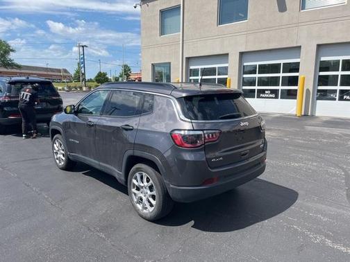 2022 Jeep Compass Latitude Lux